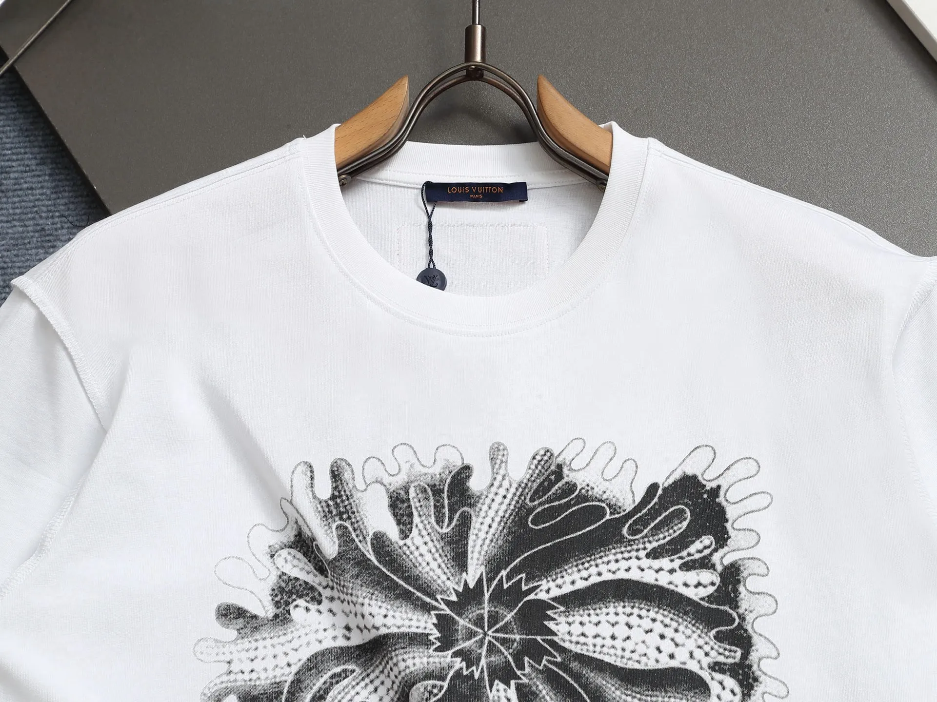 🅿️170 high-quality Louis V* Yayoi Kusama collaboration series, second collaboration, sparks everywhere! The design of this printed tee by Kusama is minimalist but will be fashionable forever! The weight is 250G~The fabric has also undergone a special washing process. The yardage is xs s m l